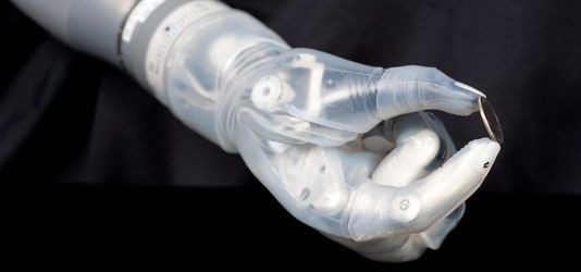 Lemonde.fr : Les premiers bras bioniques vont pouvoir être vendus aux Etats-Unis – RP