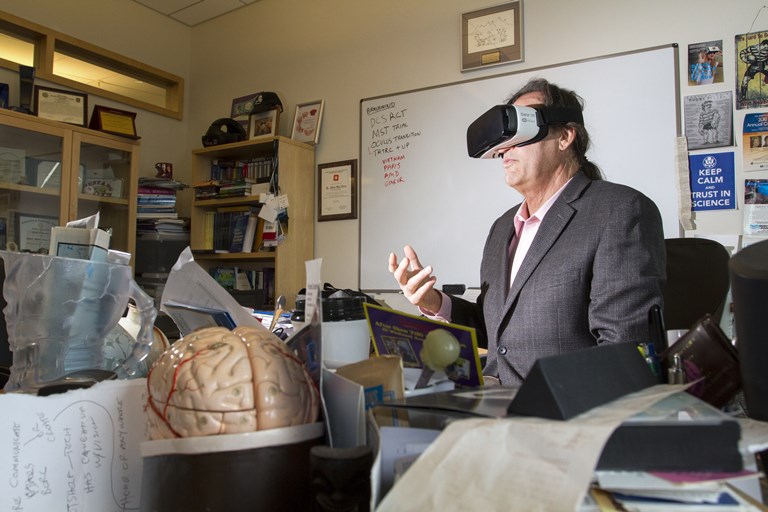 Ozy.com | Le « parrain » de la Réalité virtuelle veut guérir vos blessures