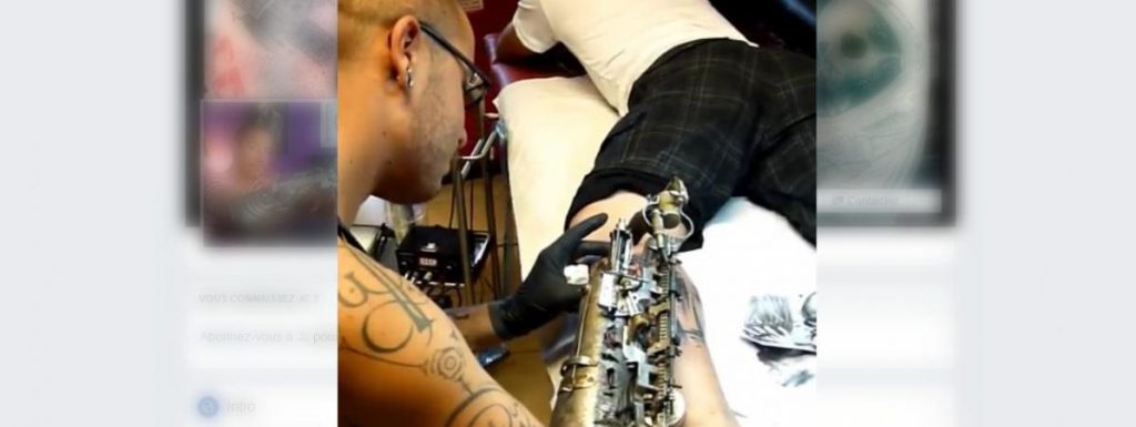 Un Lyonnais s&rsquo;équipe d&rsquo;un bras biomécanique pour tatouer | Francetvinfo.fr