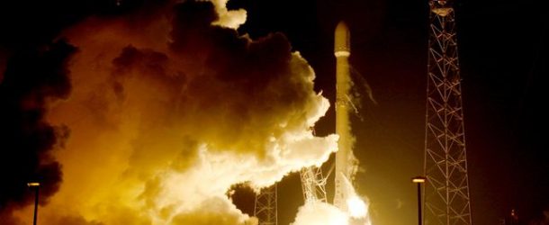 SpaceX veut envoyer deux touristes autour de la Lune à la fin de 2018 | Lemonde.fr
